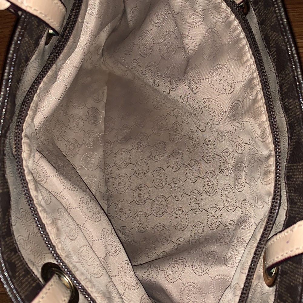 🚨SOLD ELSEWHERE!🚨Michael Kors “MK” Logo Tag Bag - Picture 8 of 8